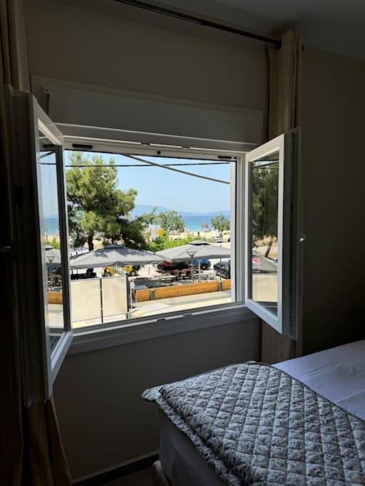 Seaviewapartment Ofrinion Exterior photo